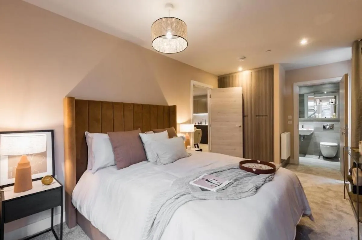 הקונטקטים של Stylish Luxury Nests - Central Edinburgh Location